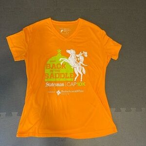 Cap10k bright orange armadillo Texas Austin road race vneck tshirt women’s XL